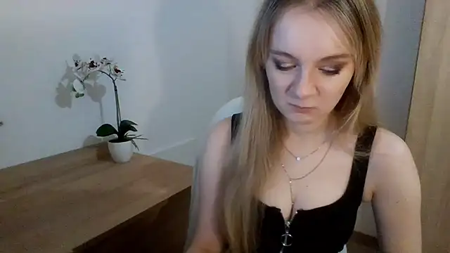 AlmaHoney online show from February 2025 07:11:01 PM