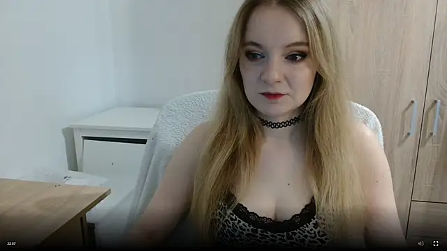 Snapshot of AlmaHoney chatting on March 2026 03:28:02 PM AlmaHoney online show from March 2026 03:28:02 PM
