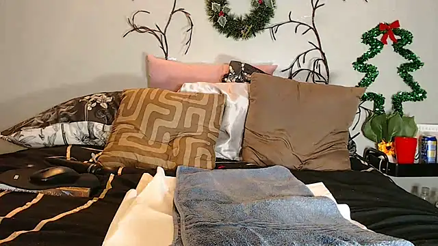 Snapshot of FRUITOFEDEN01 chatting on December 2024 03:27:02 AM FRUITOFEDEN01 online show from December 2024 03:27:02 AM