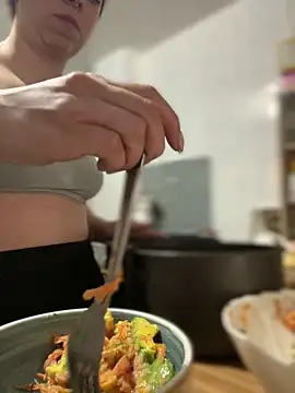 Cloew Marz online show from April 2026 09:38:02 PM