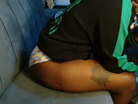 Snapshot of leslysexygirl chatting on March 2025 07:47:02 AM leslysexygirl online show from March 2025 07:47:02 AM