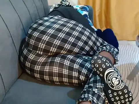 Snapshot of leslysexygirl chatting on September 2025 05:25:02 PM leslysexygirl online show from September 2025 05:25:02 PM