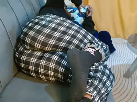 Snapshot of leslysexygirl chatting on September 2025 06:16:02 AM leslysexygirl online show from September 2025 06:16:02 AM