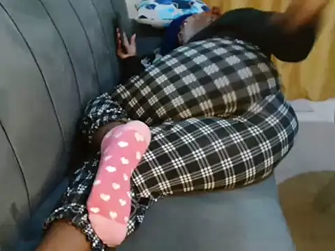 Snapshot of leslysexygirl chatting on October 2025 05:42:01 PM leslysexygirl online show from October 2025 05:42:01 PM