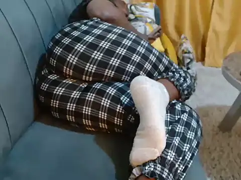 Snapshot of leslysexygirl chatting on November 2025 08:09:02 AM leslysexygirl online show from November 2025 08:09:02 AM