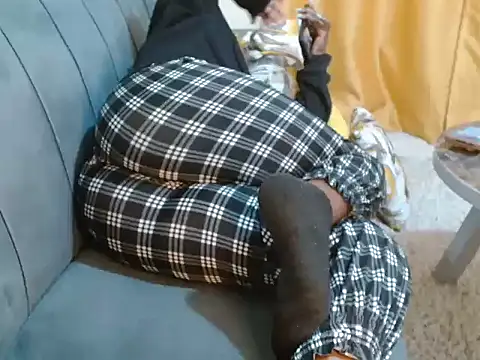 Snapshot of leslysexygirl chatting on November 2025 06:57:01 PM leslysexygirl online show from November 2025 06:57:01 PM