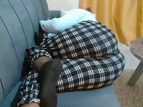 Snapshot of leslysexygirl chatting on November 2025 08:19:02 PM leslysexygirl online show from November 2025 08:19:02 PM