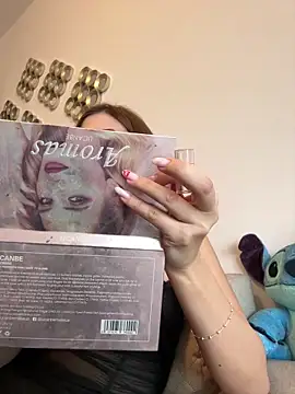 Snapshot of RaquelleDevon chatting on March 2025 06:26:02 AM RaquelleDevon online show from March 2025 06:26:02 AM