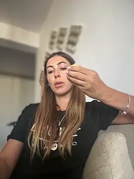 Snapshot of RaquelleDevon chatting on September 2025 12:49:02 PM RaquelleDevon online show from September 2025 12:49:02 PM