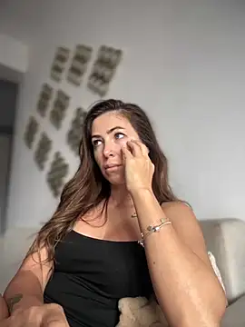 Snapshot of RaquelleDevon chatting on October 2025 08:48:02 AM RaquelleDevon online show from October 2025 08:48:02 AM