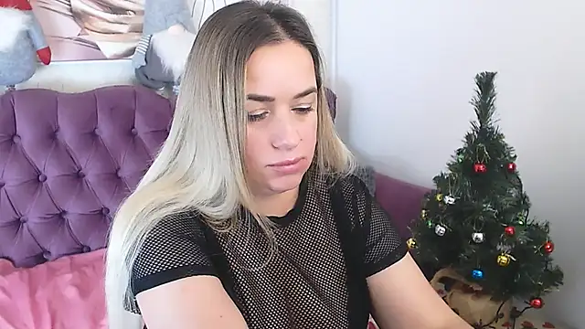 Snapshot of MilenaMiler_X chatting on January 2025 02:47:02 PM MilenaMiler X online show from January 2025 02:47:02 PM