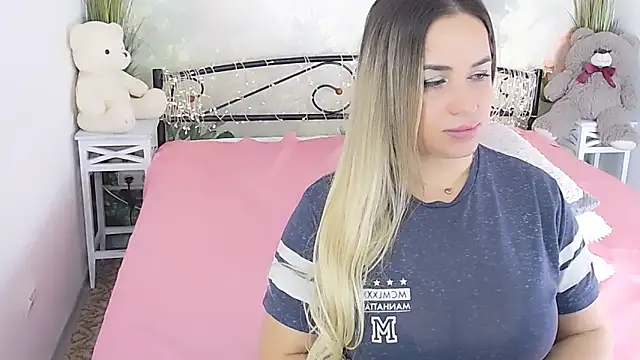 Snapshot of MilenaMiler_X chatting on March 2025 10:39:02 PM MilenaMiler X online show from March 2025 10:39:02 PM