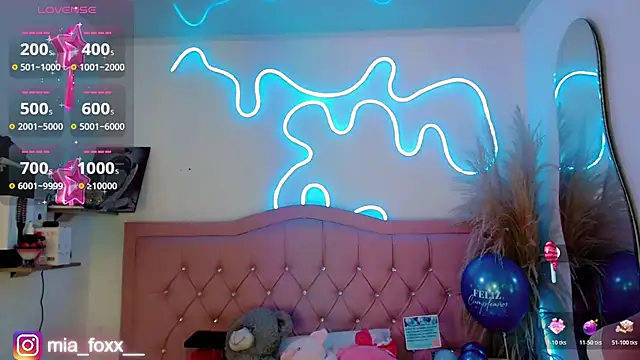 Mia foxx  online show from October 2025 10:04:01 PM