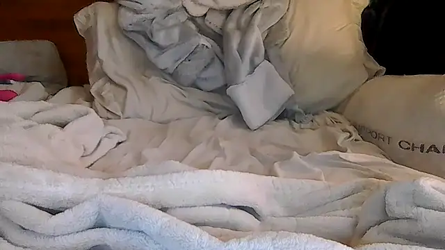 Snapshot of indie-rayne chatting on March 2026 12:33:01 PM indie-rayne online show from March 2026 12:33:01 PM