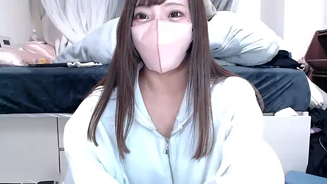 Snapshot of _chanMOMO_ chatting on March 2025 07:17:01 PM chanMOMO online show from March 2025 07:17:01 PM