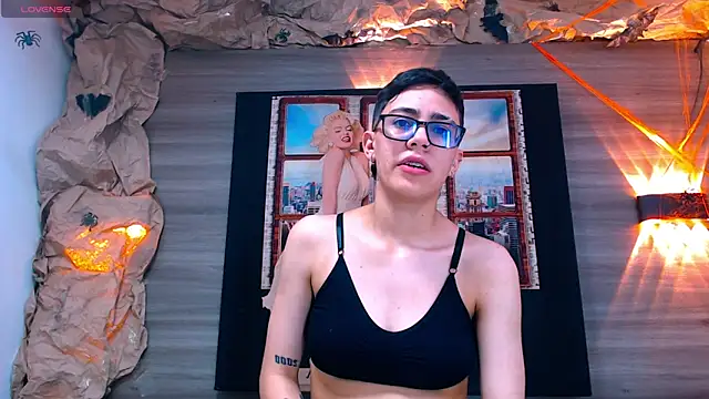 Cutie Shy  online show from October 2025 07:01:02 PM