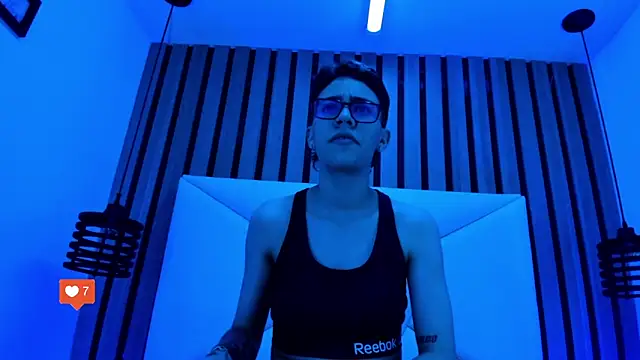 Cutie Shy  online show from November 2025 05:33:02 PM