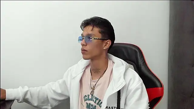 Snapshot of TommyGun_22 chatting on March 2026 01:49:01 PM TommyGun 22 online show from March 2026 01:49:01 PM