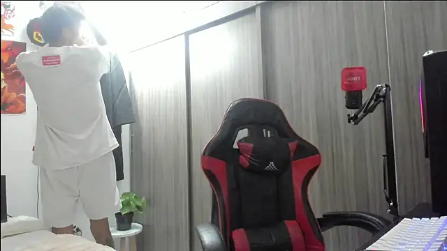 Snapshot of TommyGun_22 chatting on April 2026 12:08:02 AM TommyGun 22 online show from April 2026 12:08:02 AM