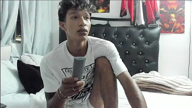 Snapshot of TommyGun_22 chatting on April 2026 01:14:01 AM TommyGun 22 online show from April 2026 01:14:01 AM