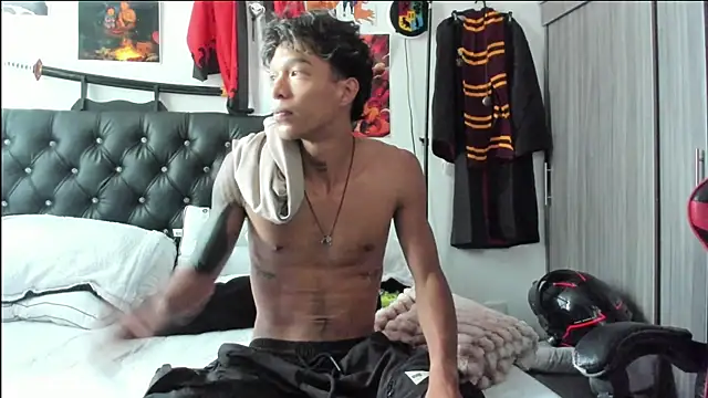 Snapshot of TommyGun_22 chatting on April 2026 10:43:02 PM TommyGun 22 online show from April 2026 10:43:02 PM