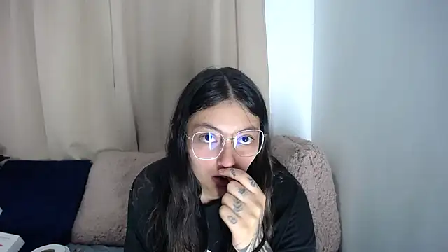 Snapshot of lessliee22_ chatting on March 2026 06:08:01 AM lessliee22 online show from March 2026 06:08:01 AM