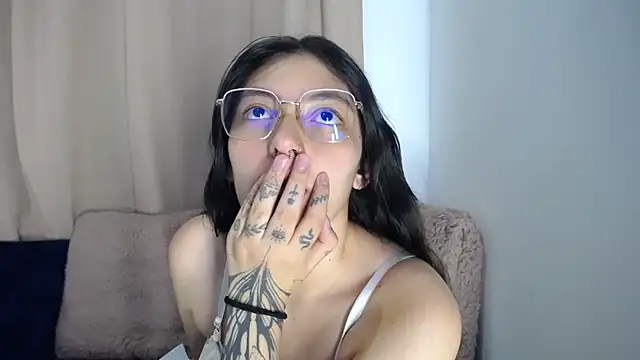 Snapshot of lessliee22_ chatting on March 2026 06:08:01 AM lessliee22 online show from March 2026 06:08:01 AM