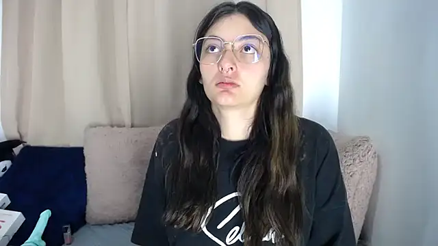 Snapshot of lessliee22_ chatting on April 2026 07:50:02 AM lessliee22 online show from April 2026 07:50:02 AM