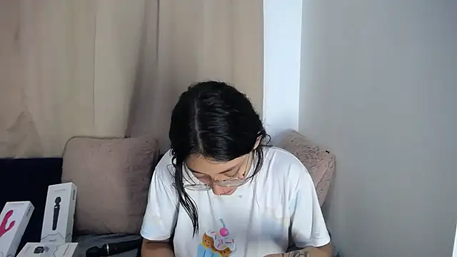 Snapshot of lessliee22_ chatting on April 2026 08:15:02 AM lessliee22 online show from April 2026 08:15:02 AM