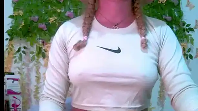 Crysrus online show from June 2026 07:35:01 PM