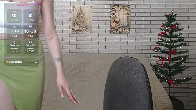 Snapshot of EmiliaDuchess chatting on January 2025 03:27:01 PM EmiliaDuchess online show from January 2025 03:27:01 PM