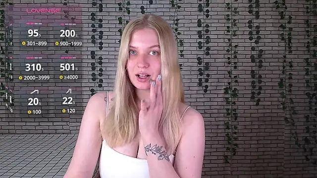 Snapshot of EmiliaDuchess chatting on October 2025 09:53:01 AM EmiliaDuchess online show from October 2025 09:53:01 AM