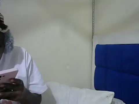 Snapshot of beauty_petite chatting on February 2026 06:02:02 AM beauty petite online show from February 2026 06:02:02 AM