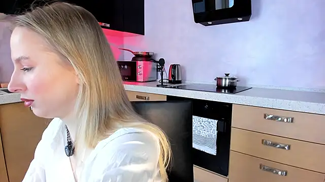 Snapshot of AnnLevine chatting on April 2026 01:20:02 PM AnnLevine online show from April 2026 01:20:02 PM