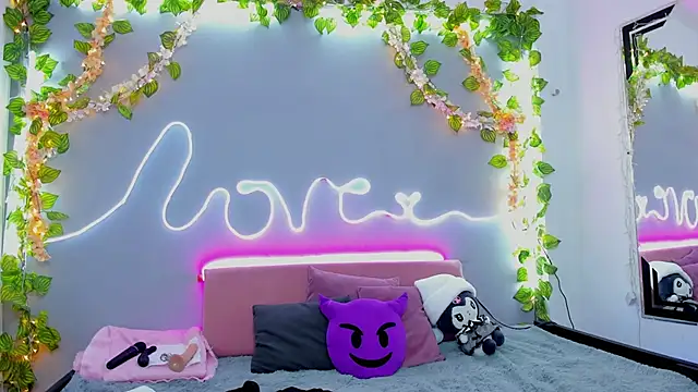 Snapshot of YouliteSllut2 chatting on December 2024 01:08:01 AM YouliteSllut2 online show from December 2024 01:08:01 AM