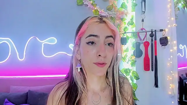 Snapshot of YouliteSllut2 chatting on February 2025 02:33:01 AM YouliteSllut2 online show from February 2025 02:33:01 AM