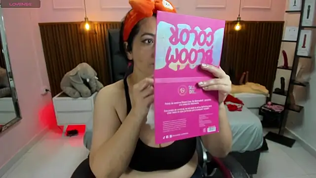 Snapshot of MEYLAGIA chatting on November 2025 03:06:01 AM MEYLAGIA online show from November 2025 03:06:01 AM