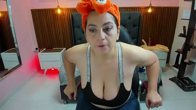 Snapshot of MEYLAGIA chatting on November 2025 02:54:02 AM MEYLAGIA online show from November 2025 02:54:02 AM