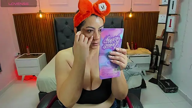 Snapshot of MEYLAGIA chatting on November 2025 02:47:02 AM MEYLAGIA online show from November 2025 02:47:02 AM