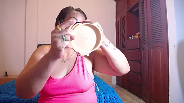 sofiamature01 online show from September 2025 06:46:02 PM