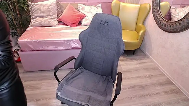 Snapshot of MeAmandaX chatting on October 2025 07:09:02 AM MeAmandaX online show from October 2025 07:09:02 AM