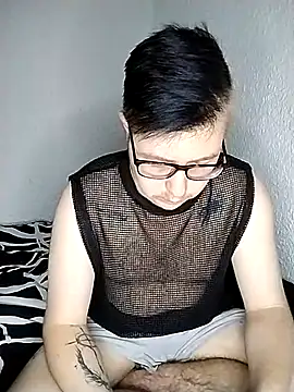 bisexualboy05 online show from September 2025 07:48:01 PM