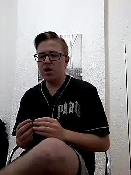 bisexualboy05 online show from November 2025 03:36:01 PM