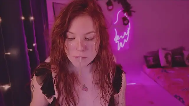 Snapshot of Elsie_Ginger chatting on December 2024 09:08:01 PM Elsie Ginger online show from December 2024 09:08:01 PM