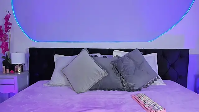 Julieta Cortes   online show from September 2025 11:54:02 AM