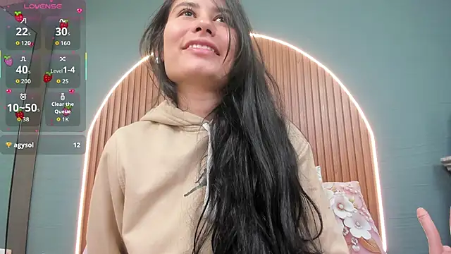 NayeCloud online show from October 2025 03:39:02 AM