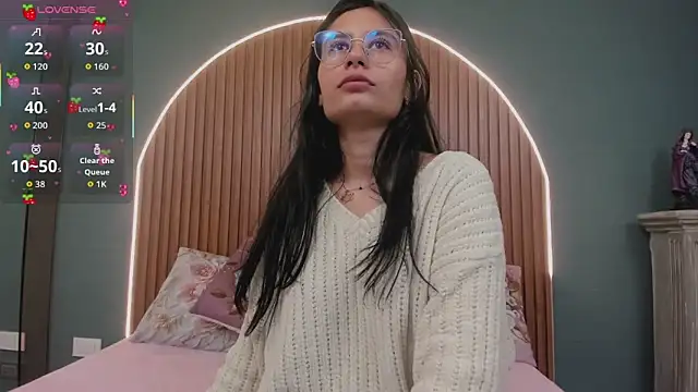 NayeCloud online show from November 2025 03:59:02 AM