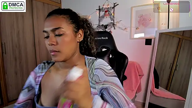 Snapshot of aleja_montiel__ chatting on December 2025 12:58:02 PM aleja montiel online show from December 2025 12:58:02 PM