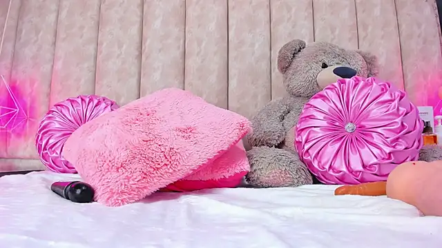 ShanelWest online show from December 2024 04:20:01 PM