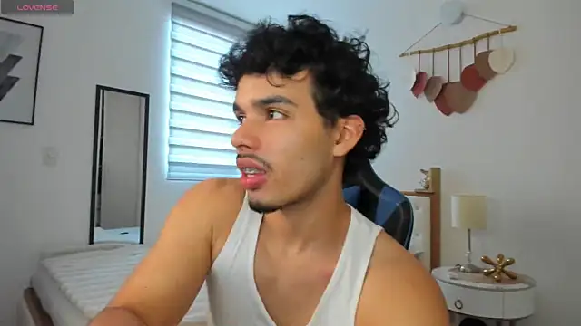 mateoleonee online show from January 2025 08:01:01 PM